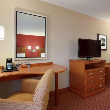 Hampton Inn & Suites Іст-Хартфорд Екстер'єр фото