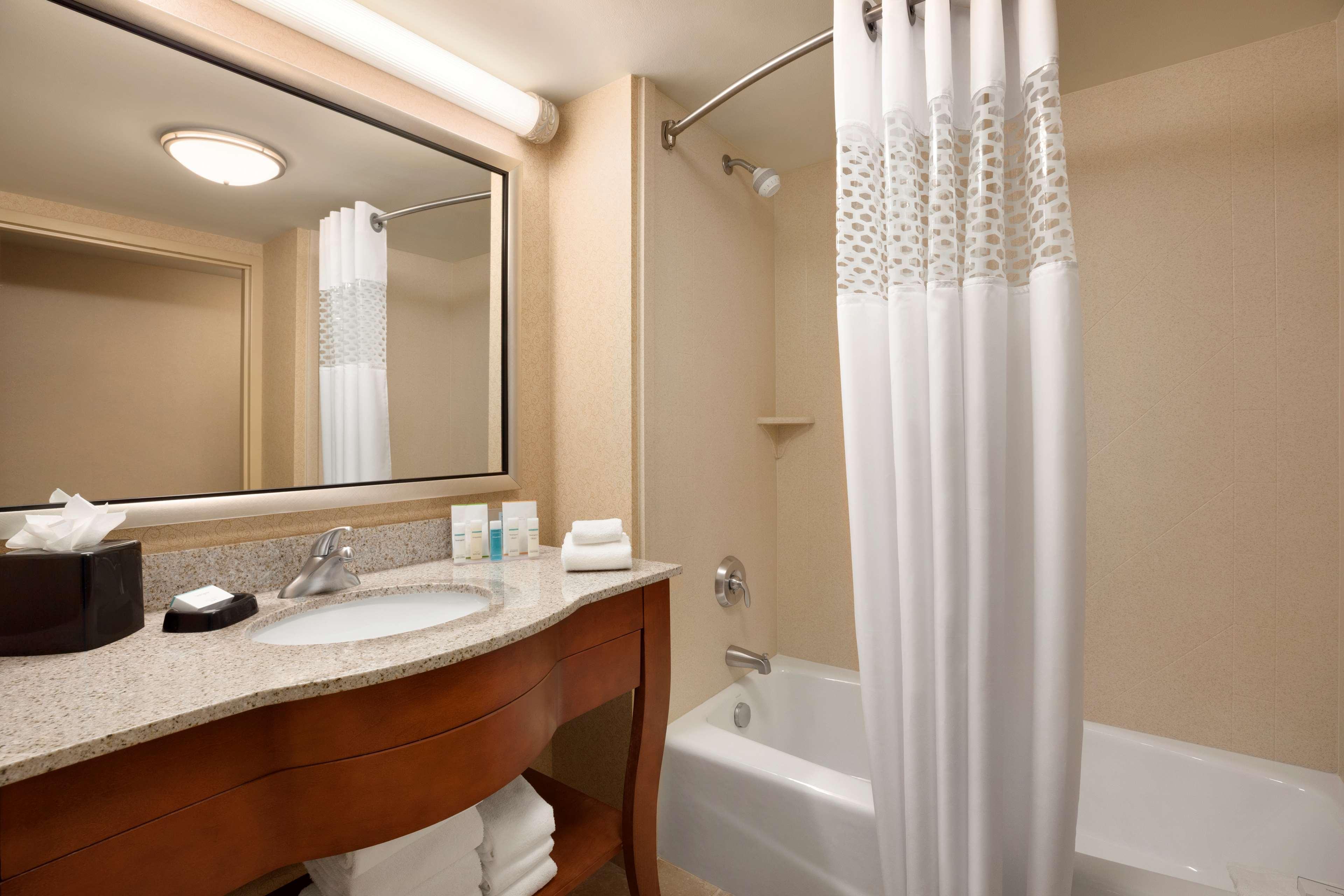 Hampton Inn & Suites Іст-Хартфорд Екстер'єр фото