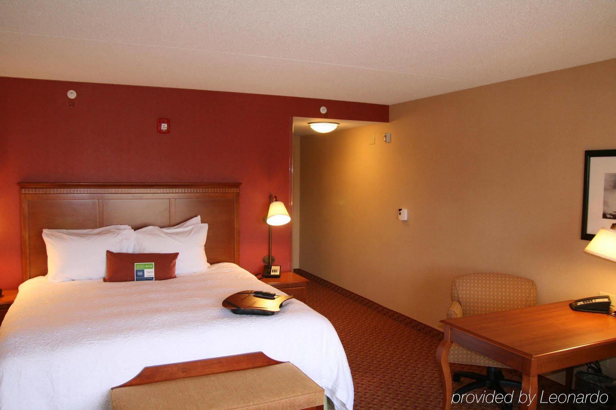 Hampton Inn & Suites Іст-Хартфорд Номер фото