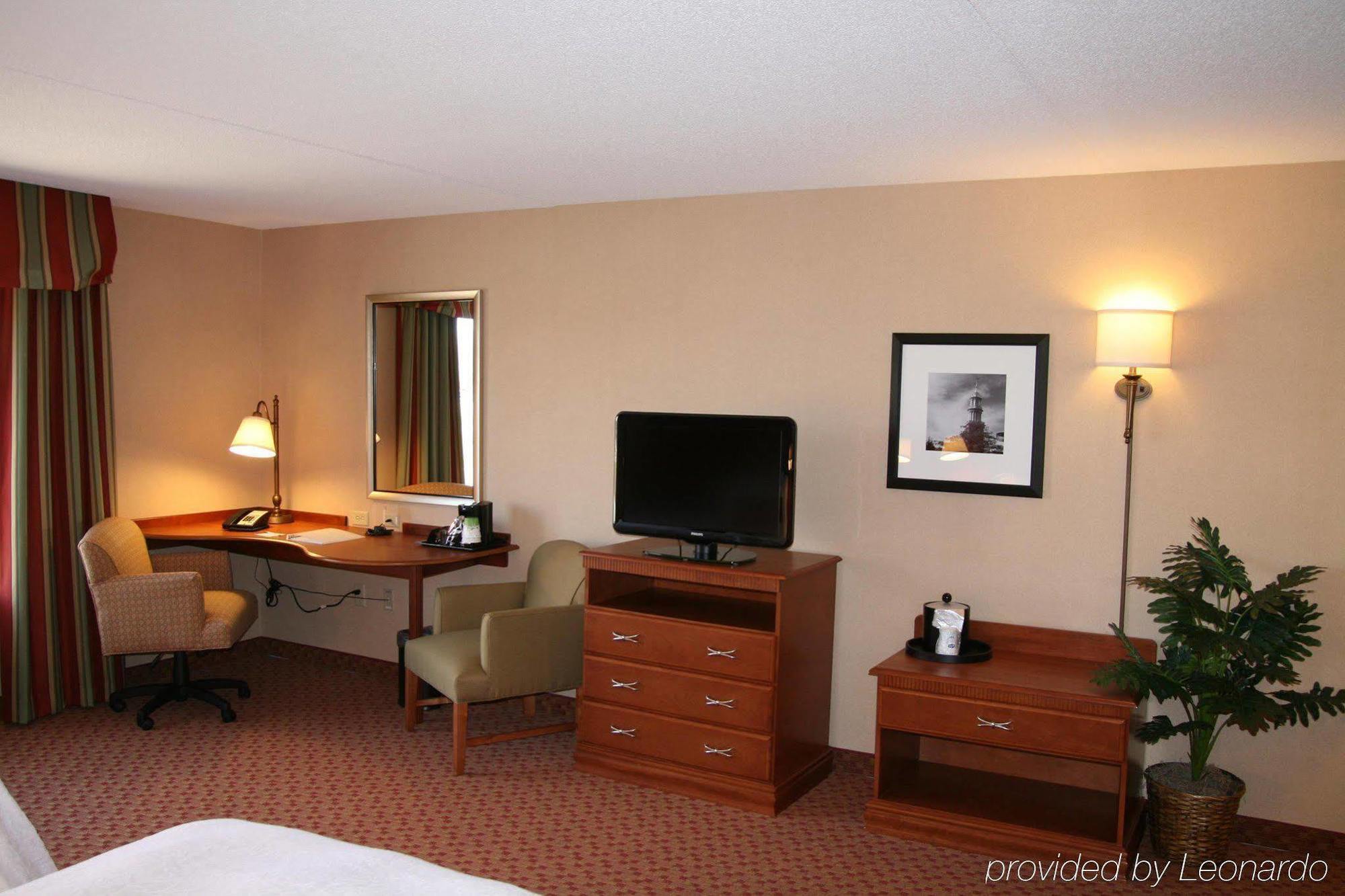 Hampton Inn & Suites Іст-Хартфорд Номер фото